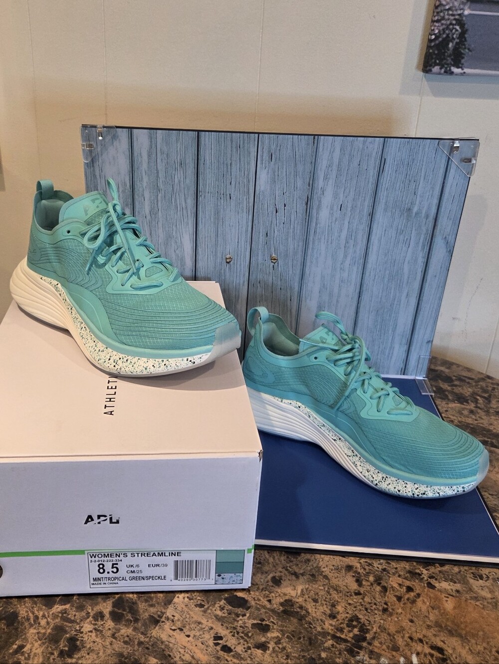 MINT CONDITION!! APL Womens Streamline Sneakers in Mint Green Speckle/Teal Green